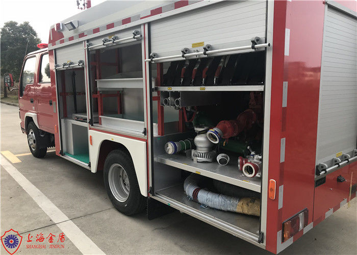 2000L Water Pumper Water Tanker Fire Trucks With 5 Seats and Strobe Lights